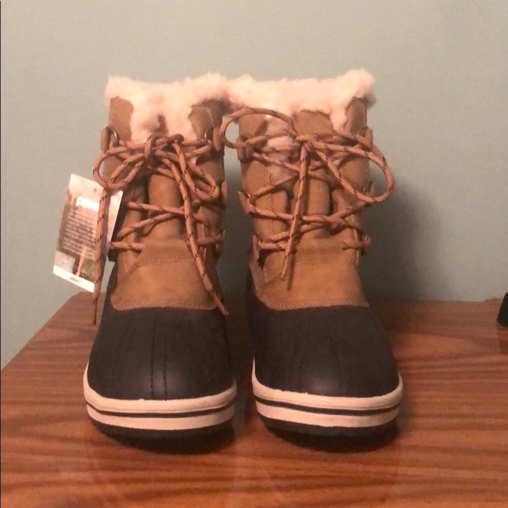 NWT- Pawz duck boots